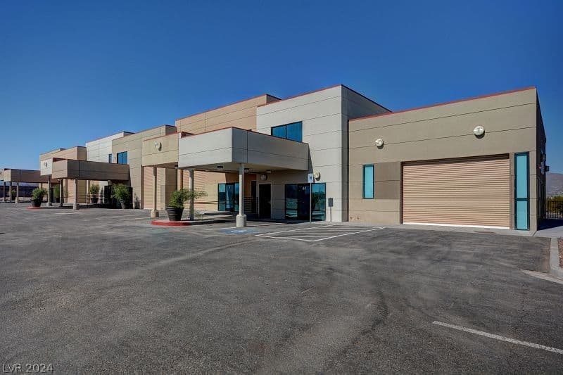 3355 Clayton photo 2