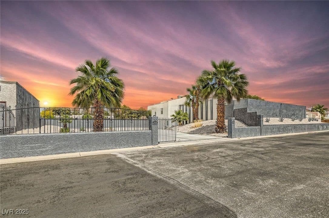 2520 Castlesands Way photo 5
