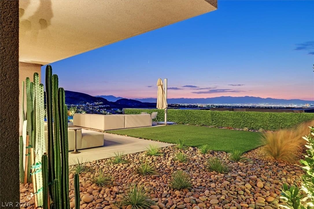 807 Magnum Cliff Court photo 4