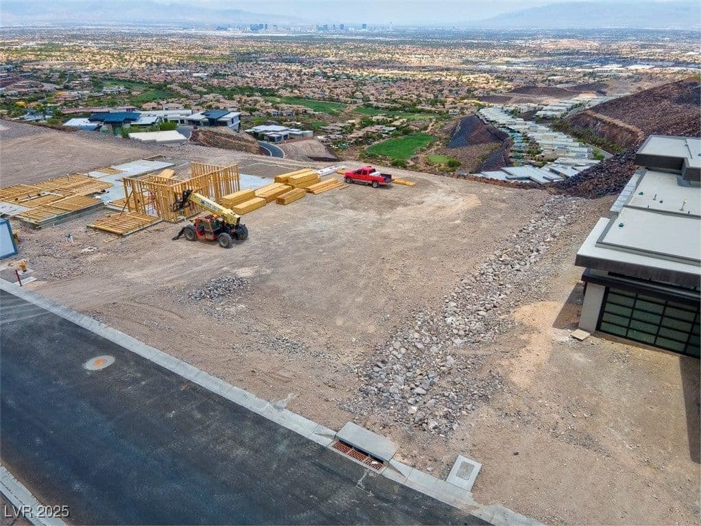 567 Rock Peak Drive photo 3