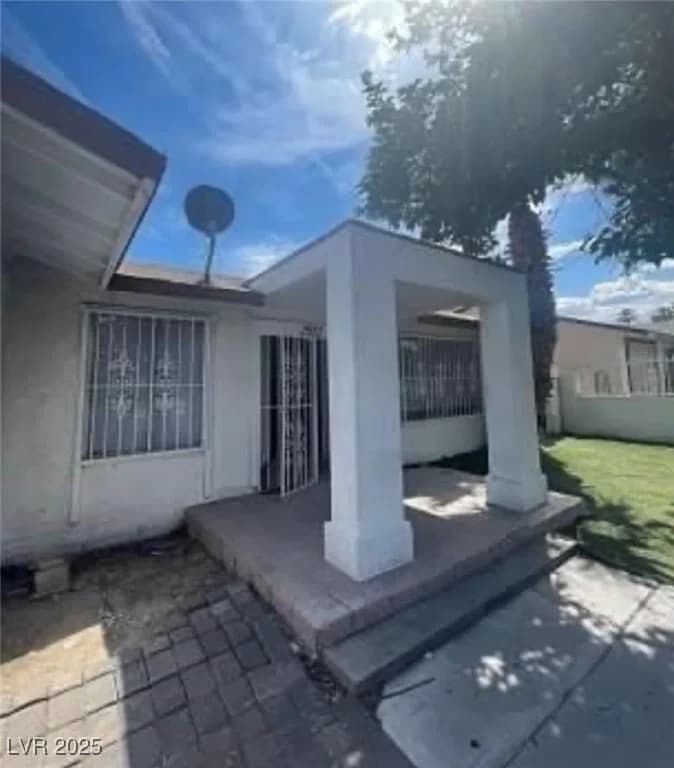 2932 Demetrius Avenue photo 2