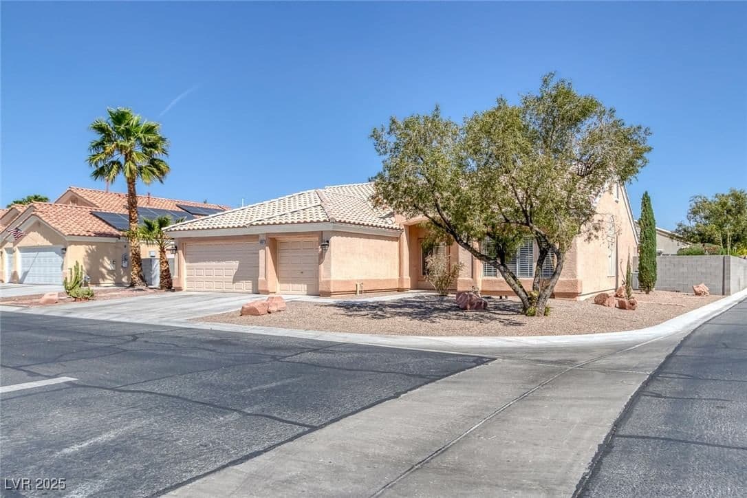 5808 Spinnaker Reach Avenue photo 3