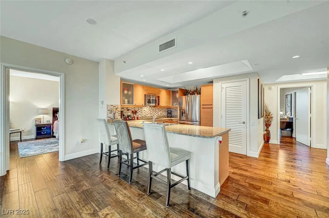 222 Karen Avenue photo 3