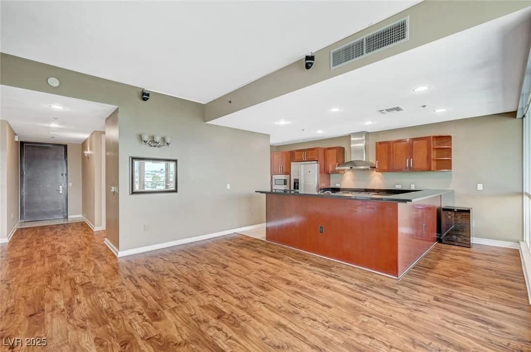 4575 Dean Martin Drive photo 4