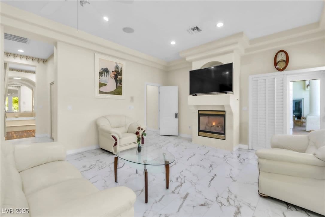 2209 Glenbrook Way photo 3