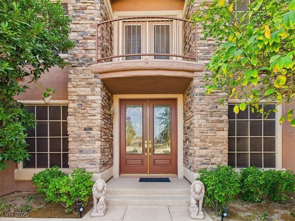 321 Whispering Tree Avenue photo 3