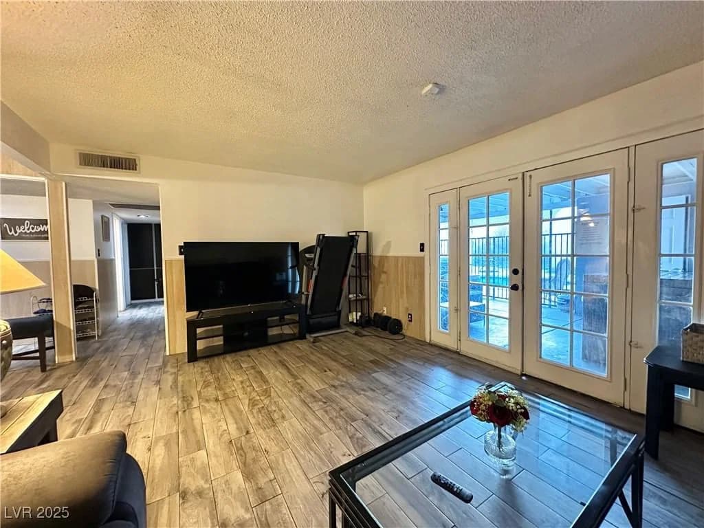 808 Mallard Street photo 4
