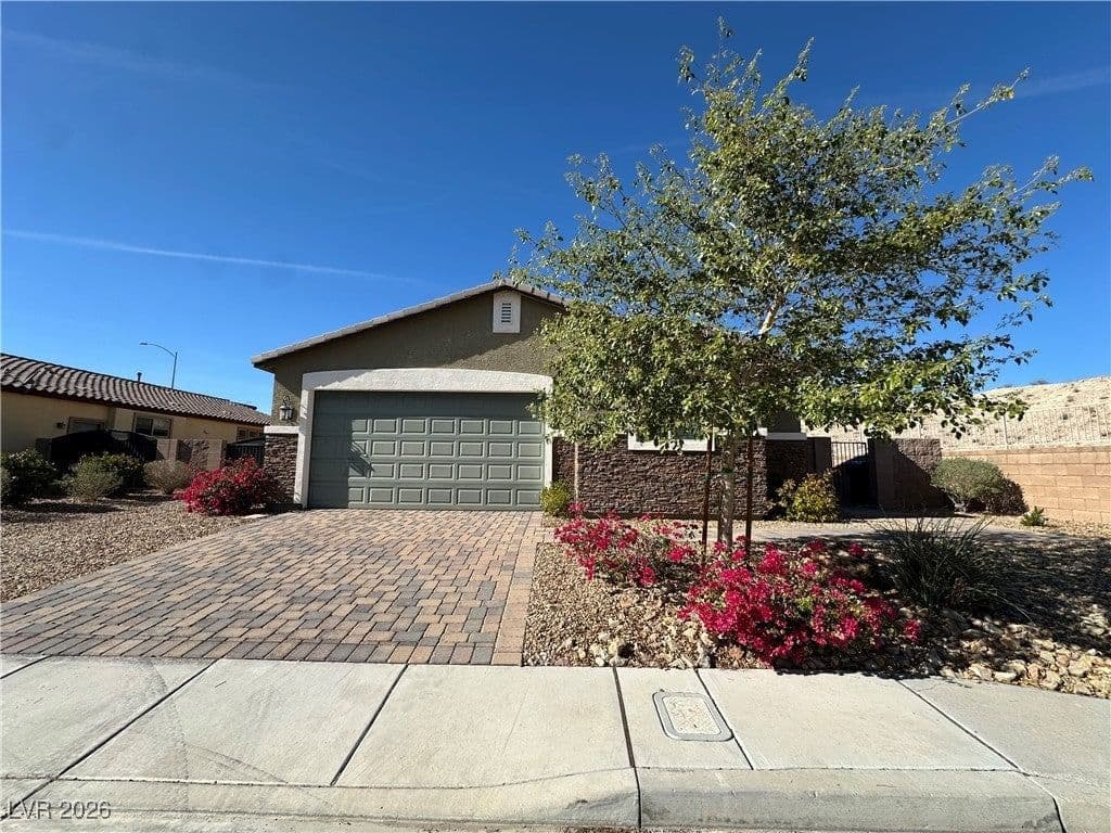 2040 Port Royal Drive photo 3