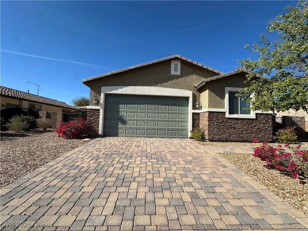 2040 Port Royal Drive photo 4