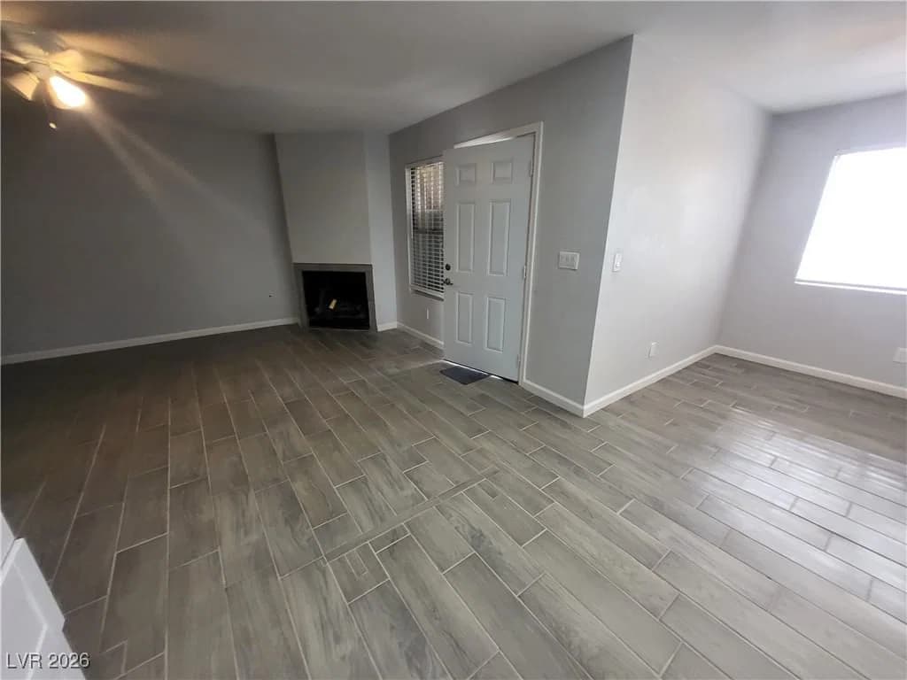 2321 Jones Boulevard photo 3
