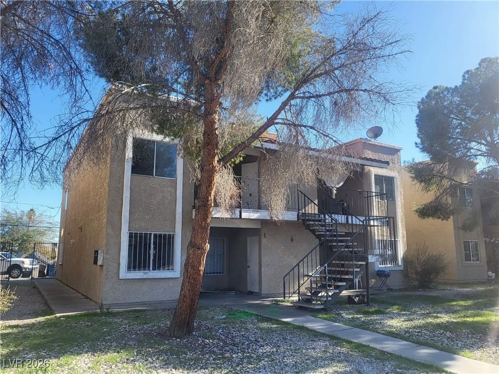 2317 Jones Boulevard photo 2