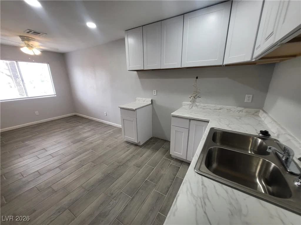 2317 Jones Boulevard photo 5
