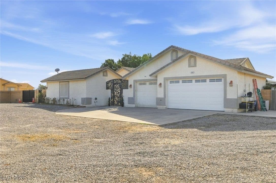 2461 Deerskin Street photo 2