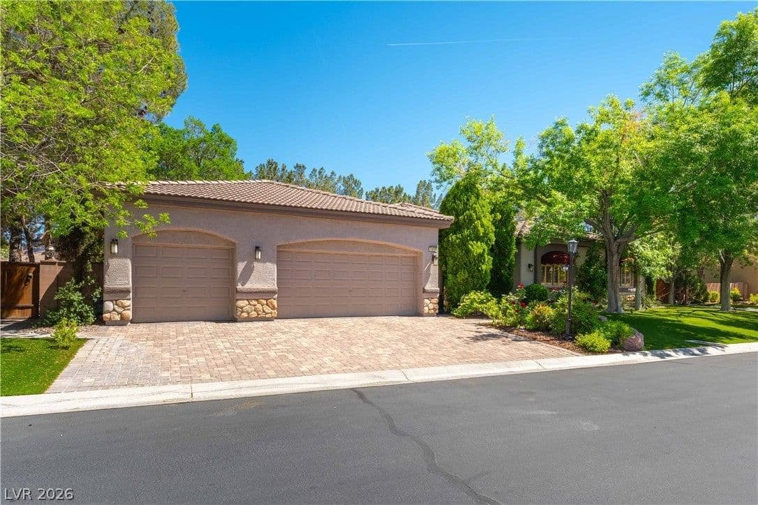 4934 Buckhorn Butte Court photo 2
