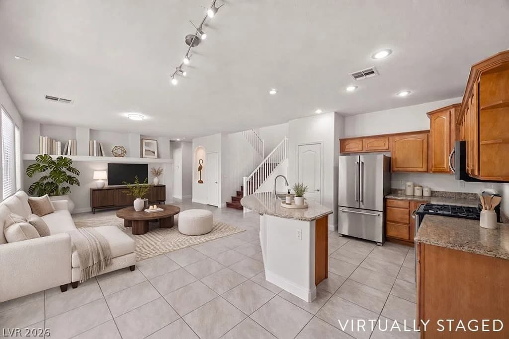 1724 Flores Lane photo 2