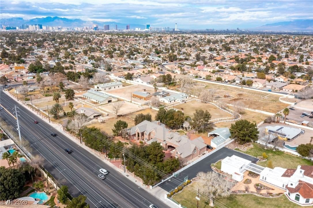 3910 Russell Road photo 2