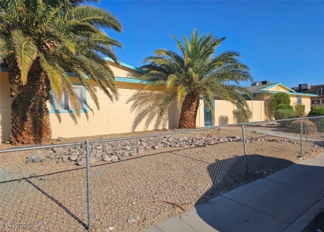 2220 Lamb Boulevard photo 5