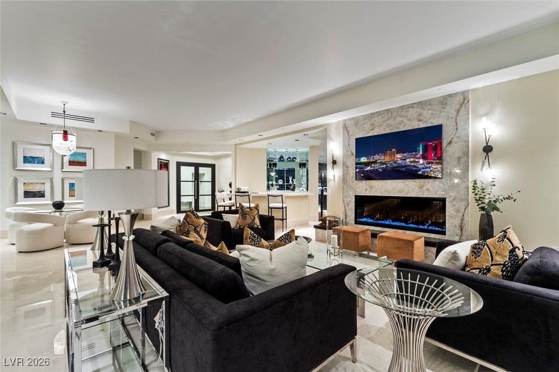 2747 Paradise Road photo 4