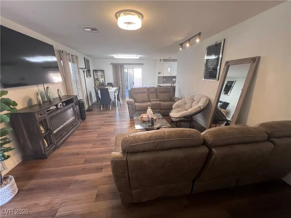 6370 Haleh Avenue photo 4