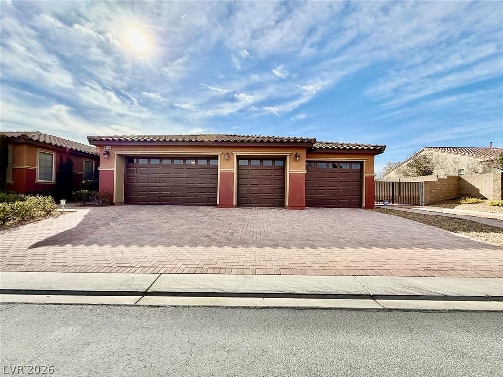 8455 Creekstone Court photo 4