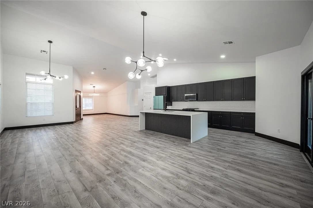 8020 Divernon Avenue photo 2