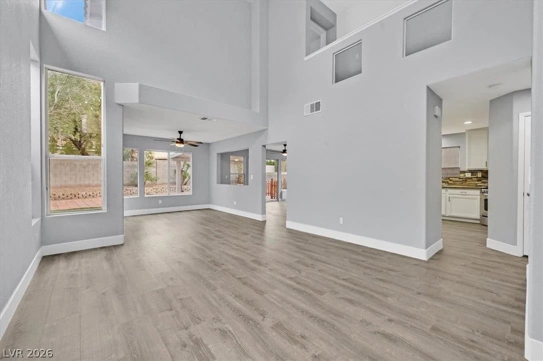 8946 Libertyvale Drive photo 2