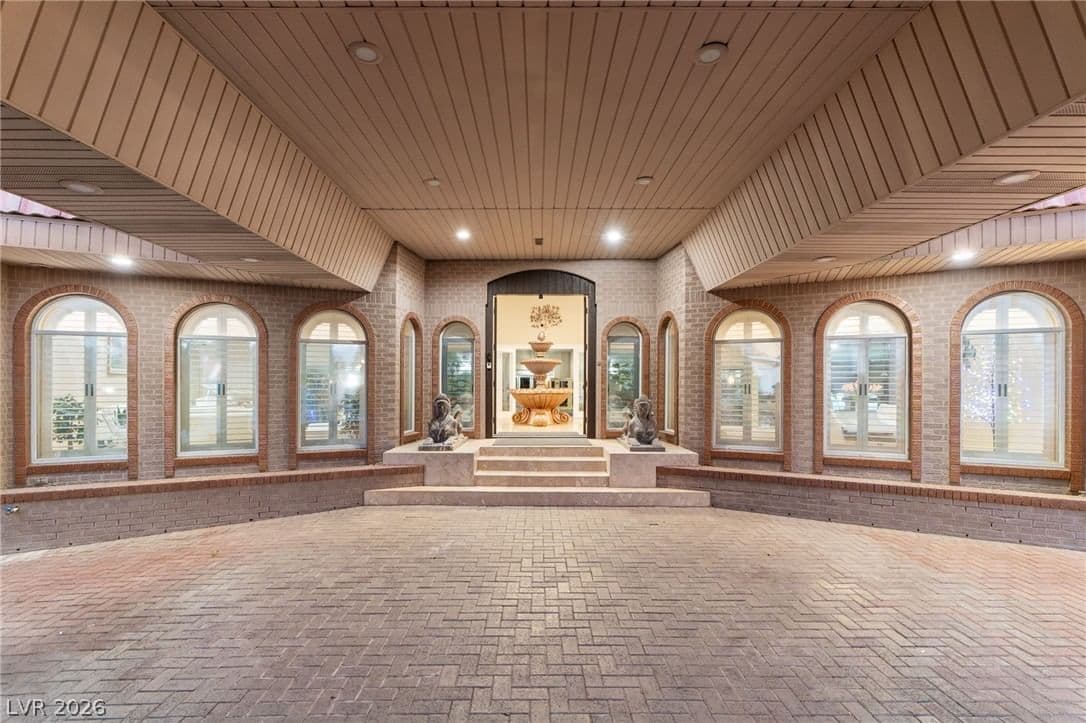 2525 Driftwood Drive photo 3