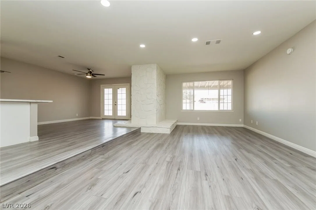 4550 San Rafael Avenue photo 4