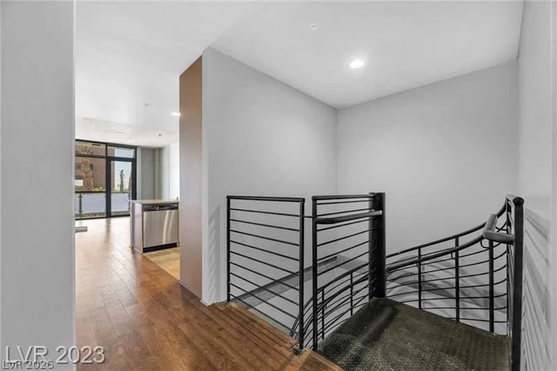 353 Bonneville Avenue photo 4