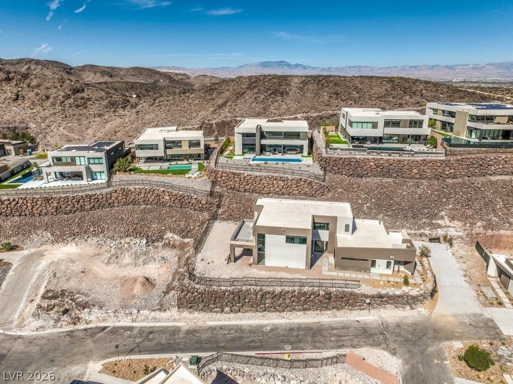 619 Dragon Mountain Court photo 2