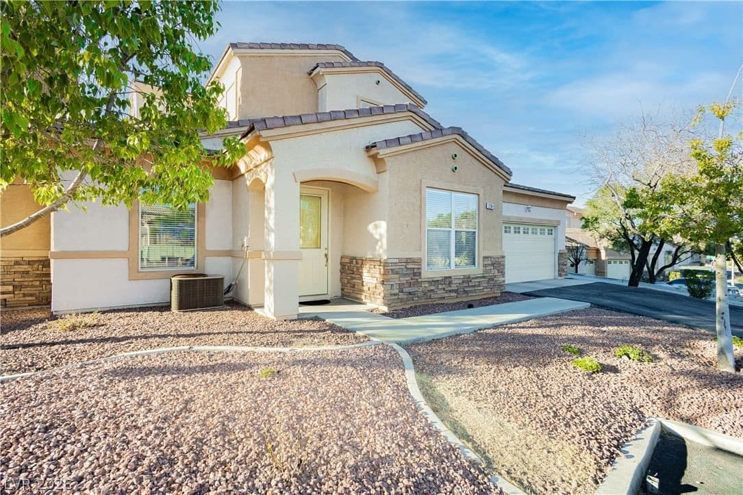 228 Lorryn Lane photo 2
