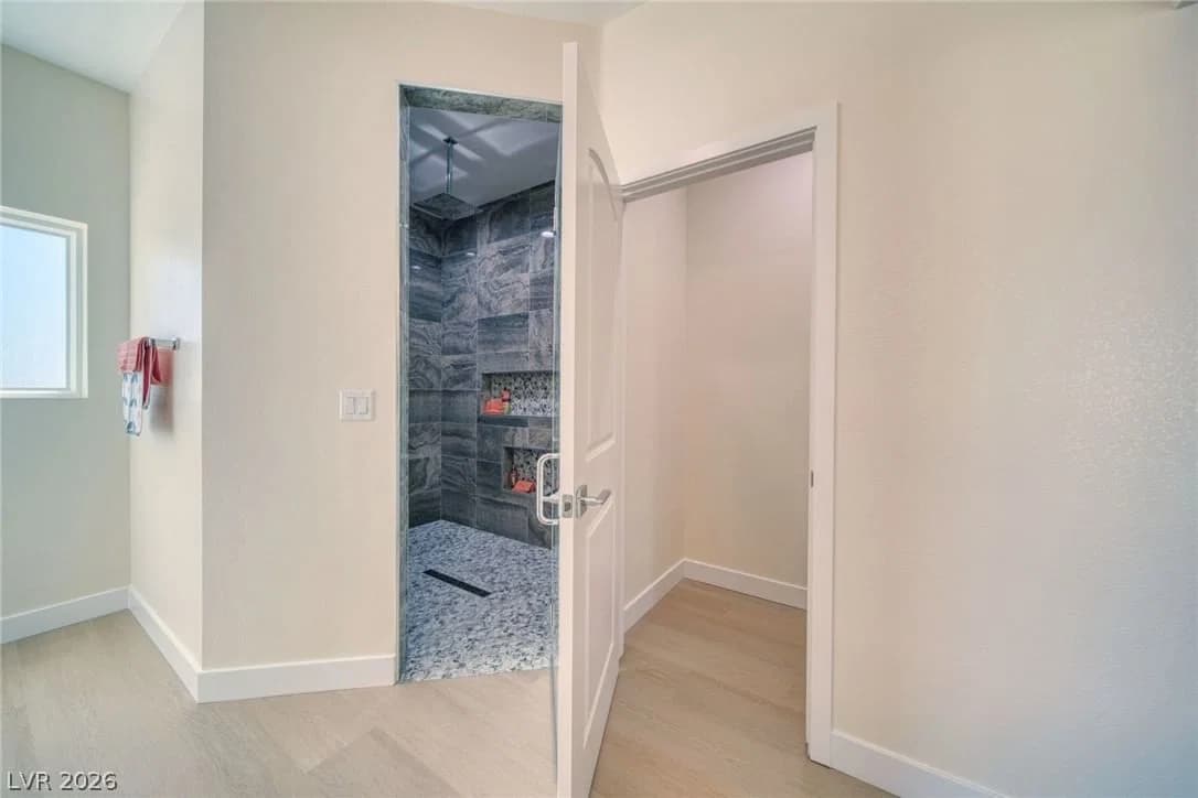2880 Red Rock photo 5