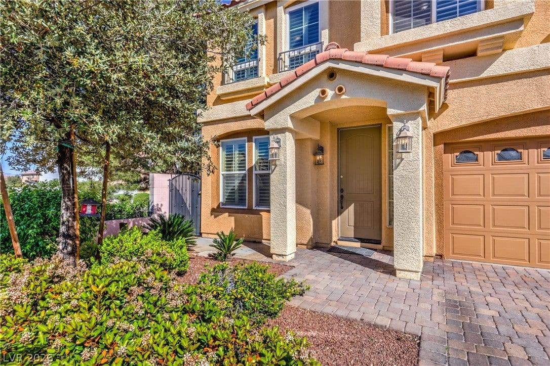 1010 Saffex Rose Avenue photo 3