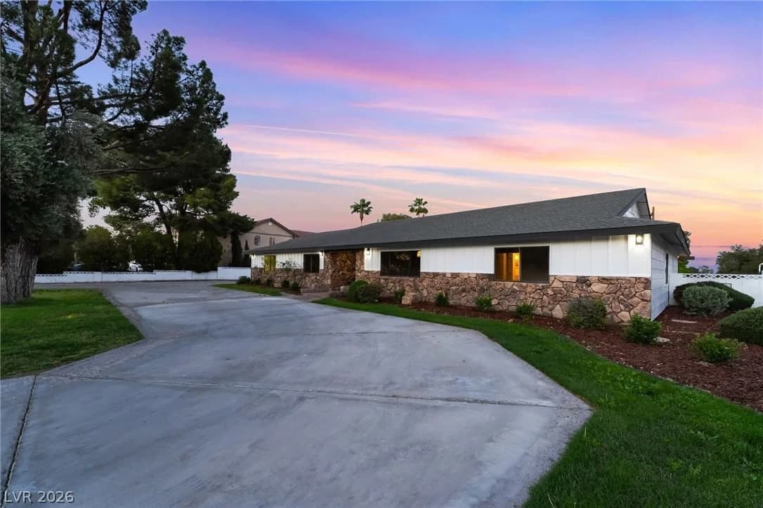 5574 Mojave Road photo 2