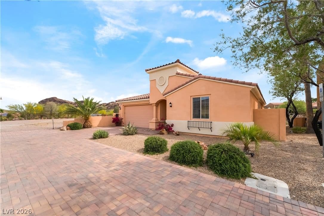 1286 Calcione Drive photo 3