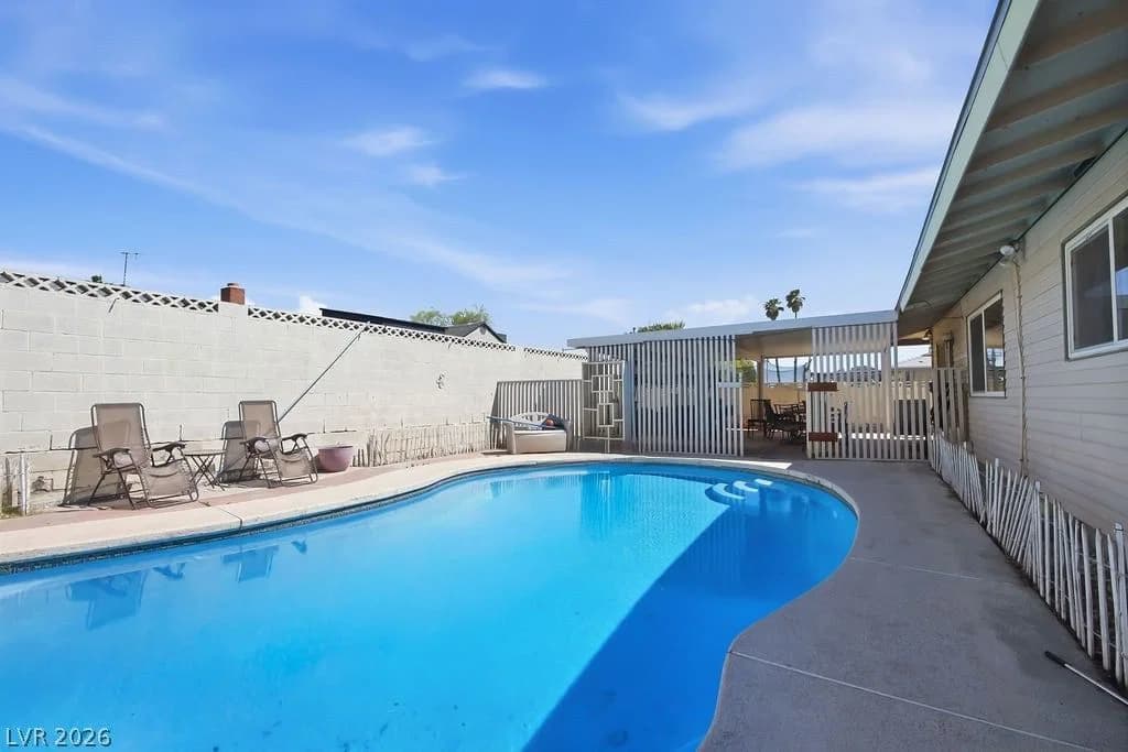 4092 Harmon Avenue photo 3
