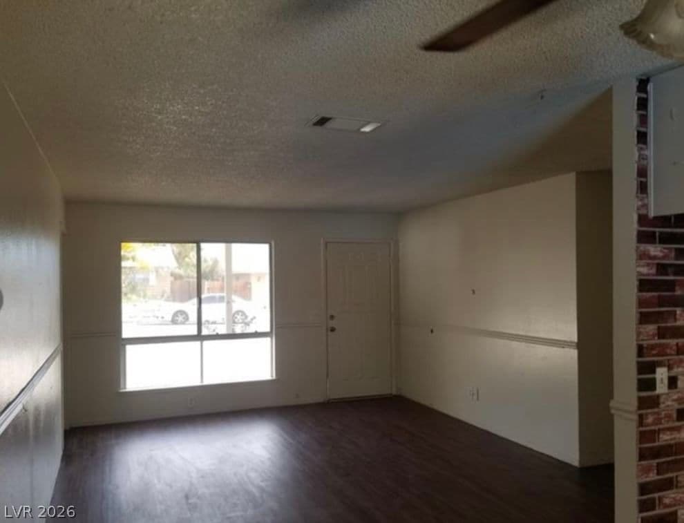 834 Benita Place photo 3