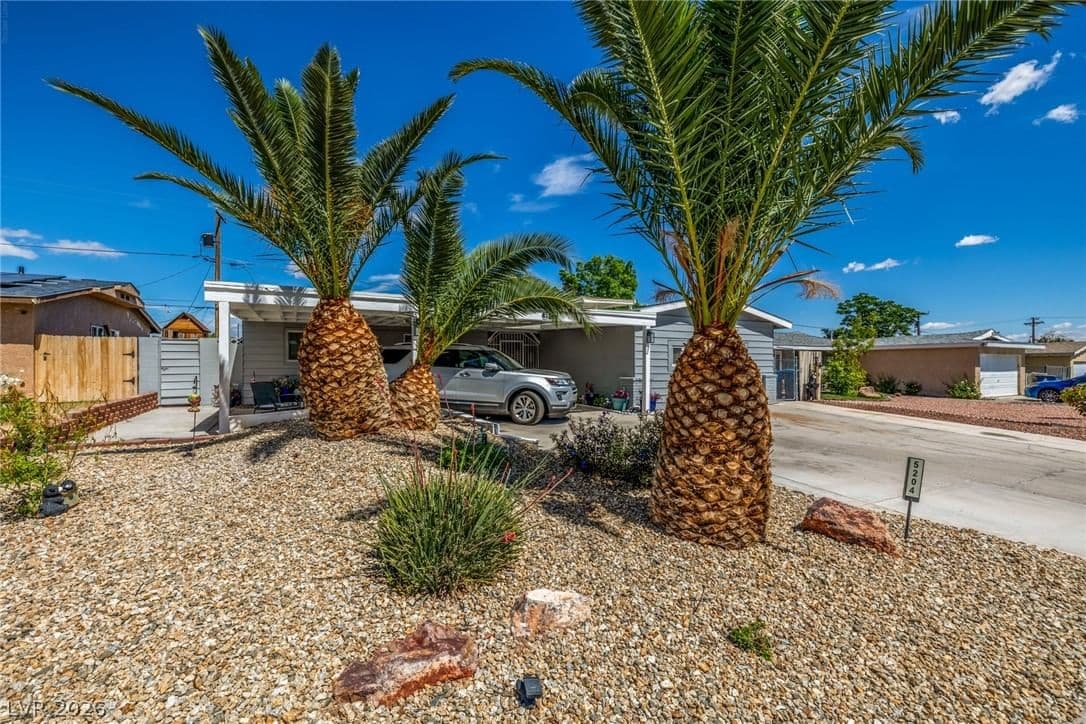 5204 Holmby Avenue photo 4