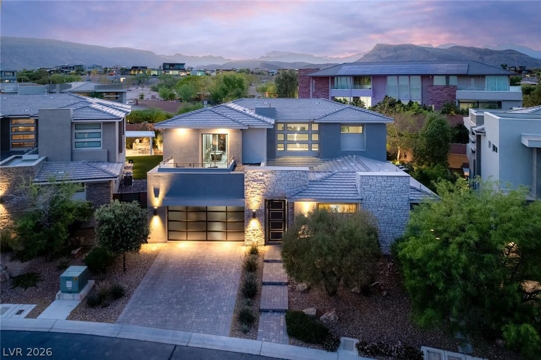 19 MOONFIRE Drive photo 2