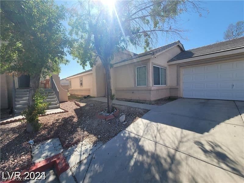5316 Clover Blossom Court photo 2