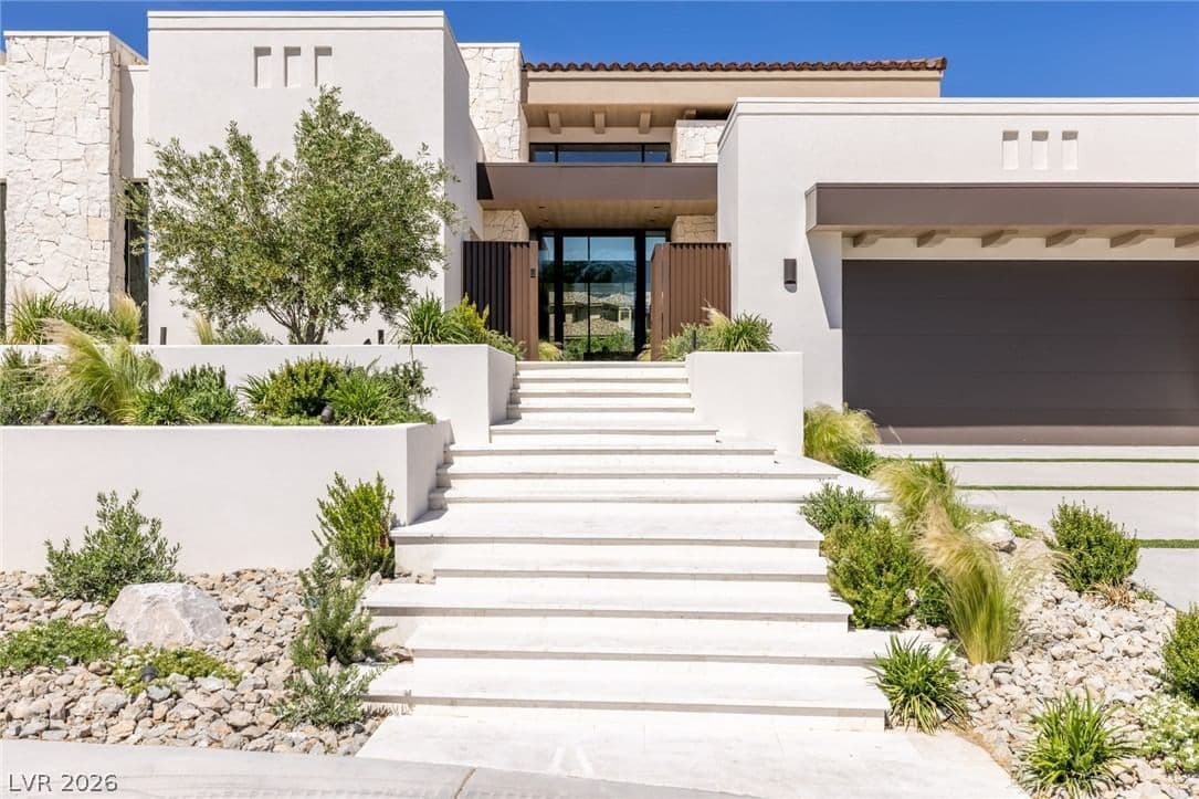 24 Pebble Hills Court photo 4