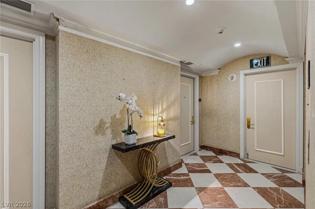 2877 Paradise Road photo 2