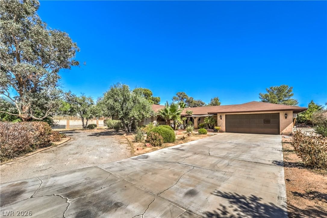 2880 Red Rock Street photo 2