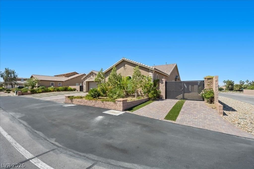 2803 Candelaria Drive photo 4