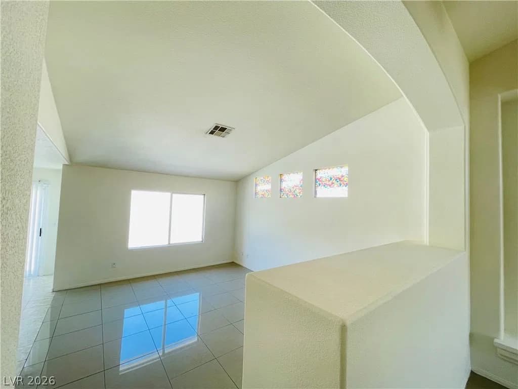 8134 Dinsmore Drive photo 3