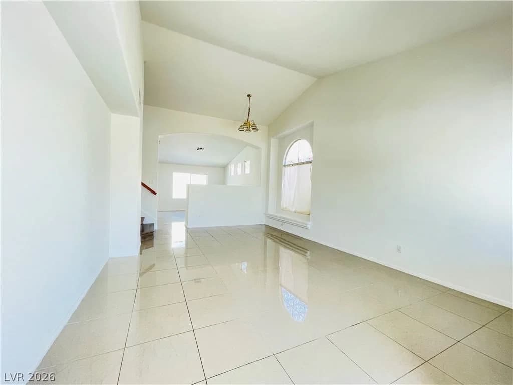 8134 Dinsmore Drive photo 5