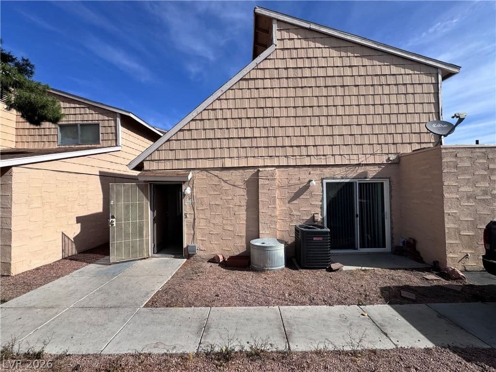 5245 Golden Lane