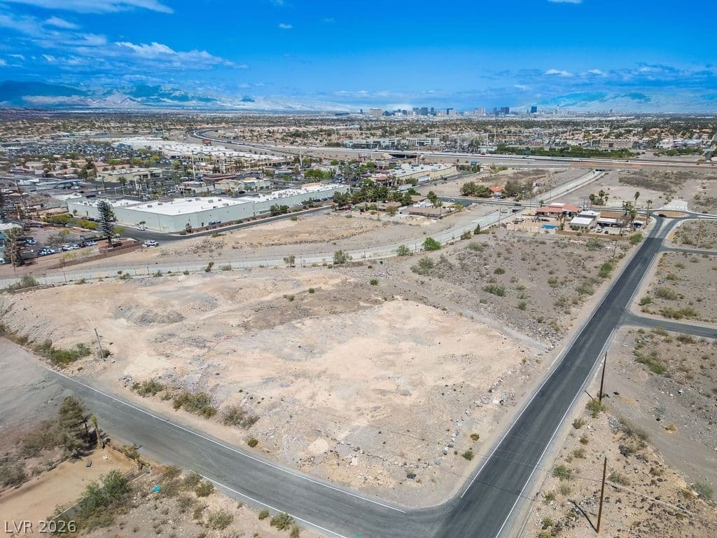 Delano Drive photo 2