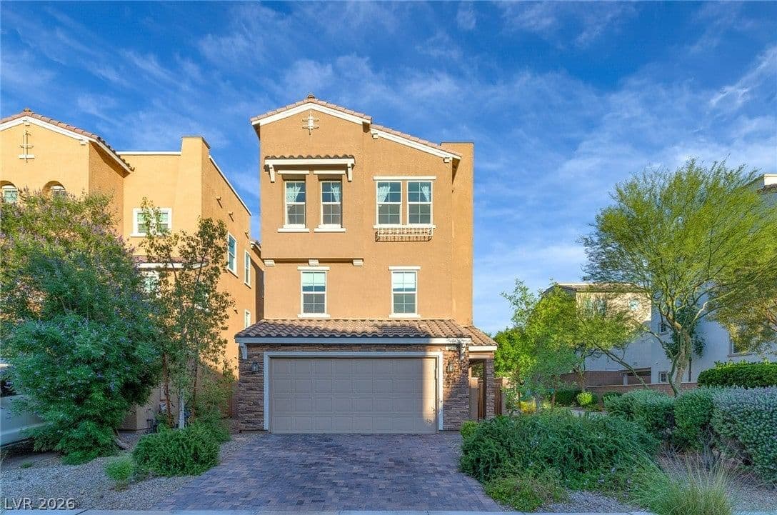 374 Gracious Way photo 2