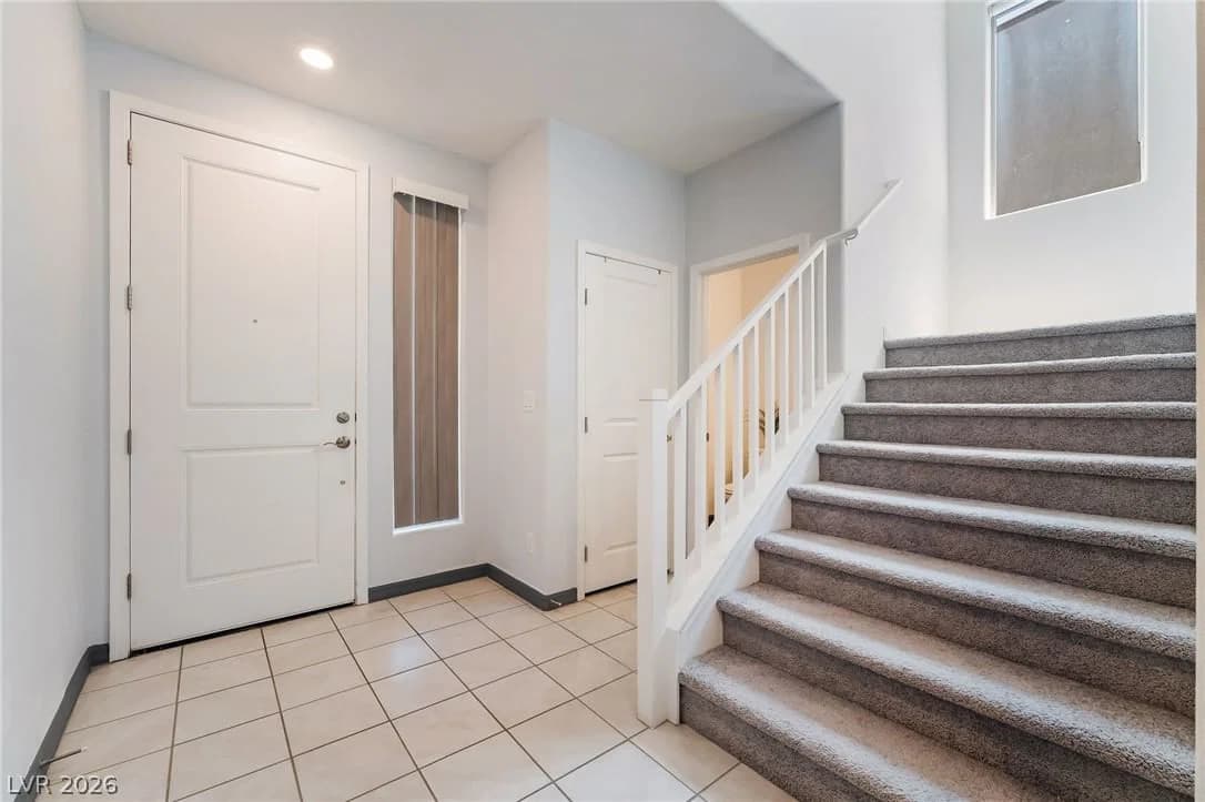8423 Hawks View Street photo 4